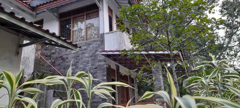 dijual villa kiarapedes