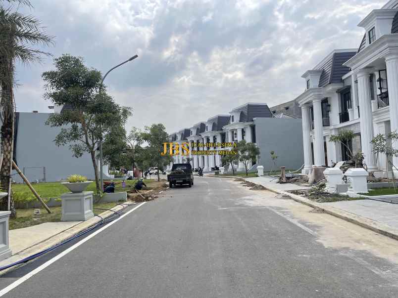 dijual villa komplek citraland helvetia