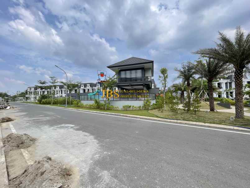 dijual villa komplek citraland helvetia