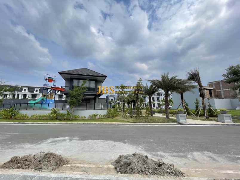 dijual villa komplek citraland helvetia