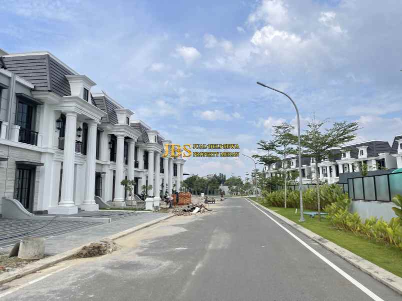 dijual villa komplek citraland helvetia