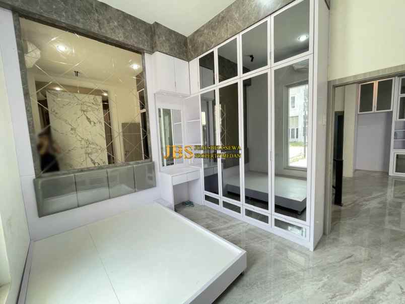 dijual villa komplek graha metropolitan