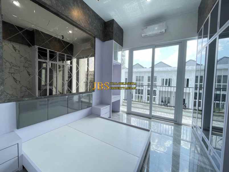 dijual villa komplek graha metropolitan