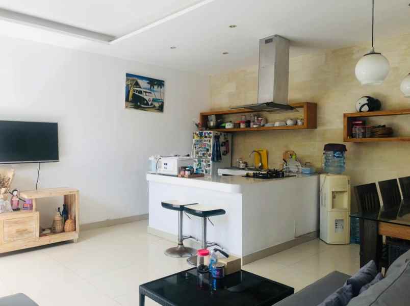 dijual villa lantai 1 lokasi kerobokan