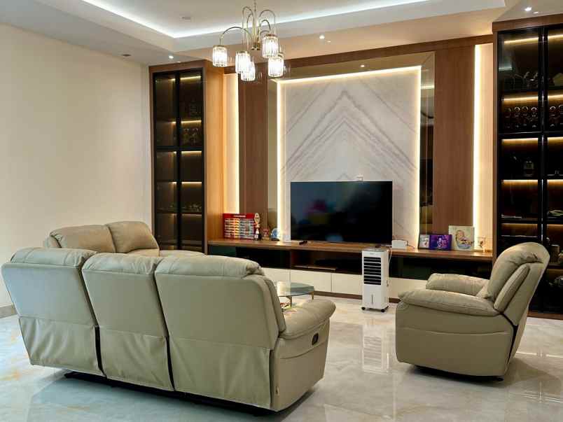 dijual villa siap huni komplek cemara asri