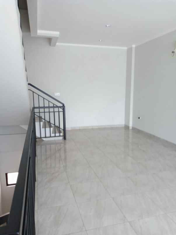 disewakan ruko gudang kantor ruko crystal commercial