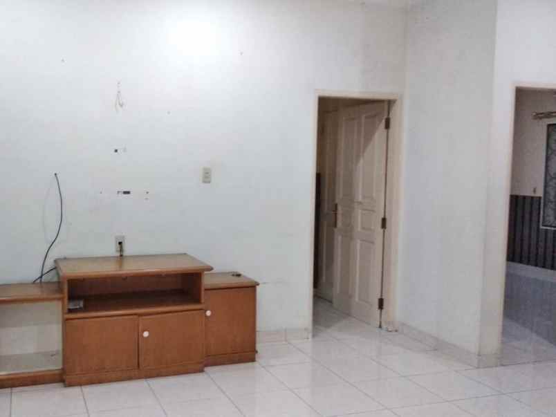 disewakan rumah 1 tingkat di komplek cemara asri
