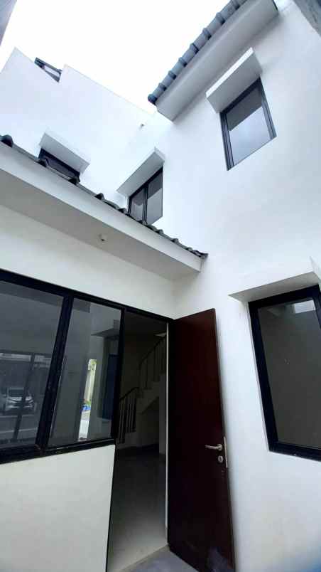 disewakan rumah la seine essence jgc