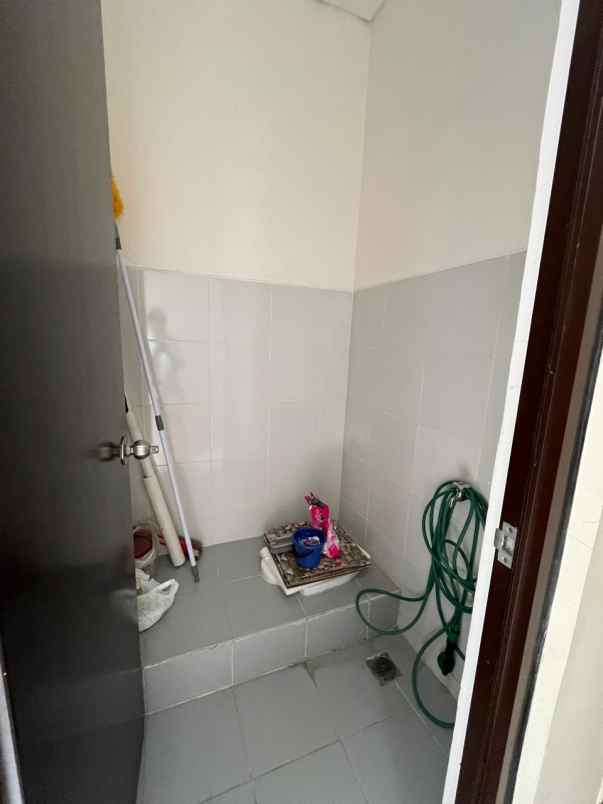 disewakan rumah lavon 1 swan city cikupa