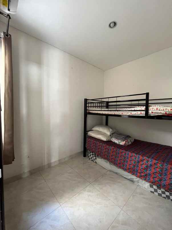 disewakan rumah lavon 1 swan city cikupa