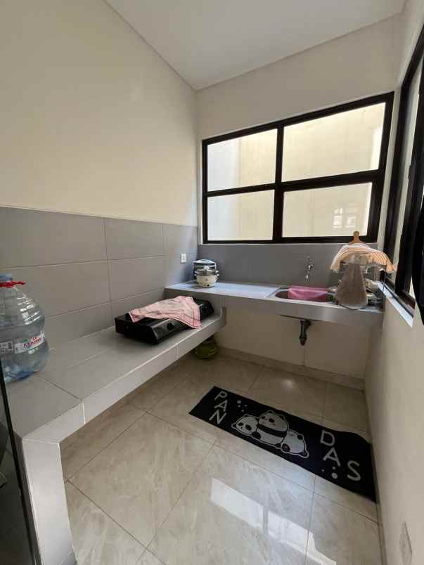 disewakan rumah lavon 1 swan city cikupa