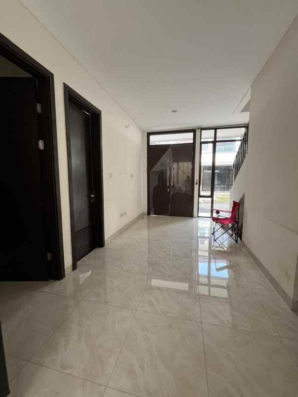 disewakan rumah lavon 1 swan city cikupa