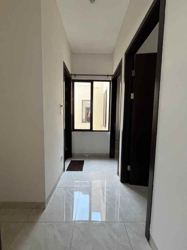 disewakan rumah lavon 1 swan city cikupa