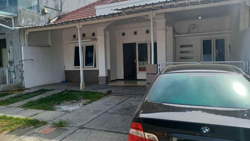 disewakan rumah pantai mentari
