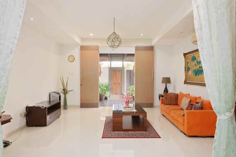 for rent beautiful furnished house at kemang