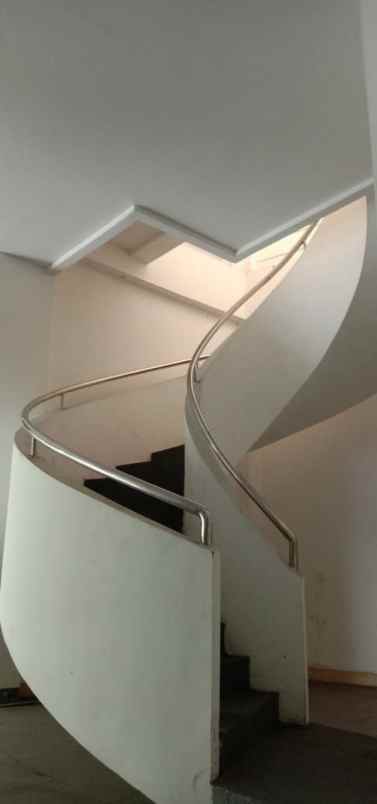 gedung mayjend sungkono strategis double access