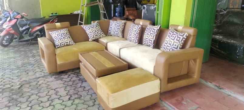 isi rumah dengan sofa modern minimalis