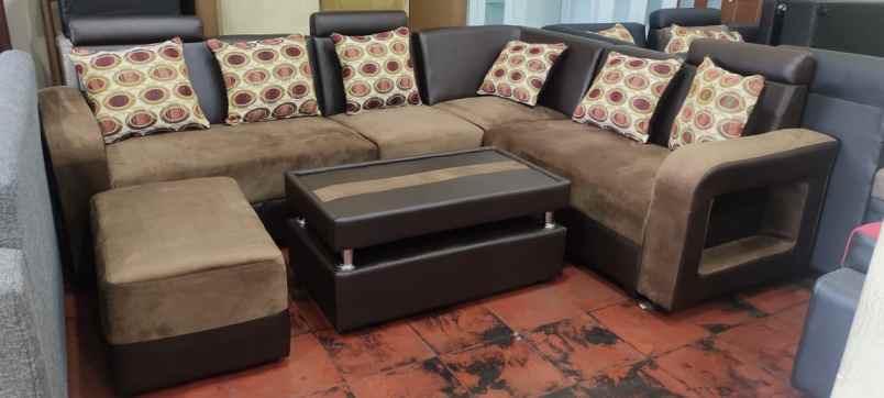 isi rumah dengan sofa modern minimalis