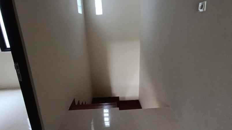 jual rumah 2 lantai daerah tangerang ciledug