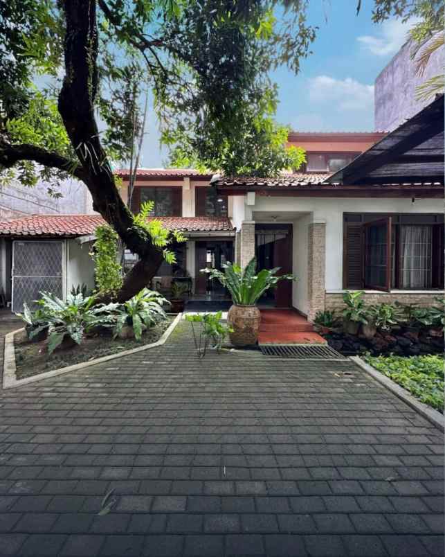 jual rumah di cilandak jakarta selatan tamannya luas