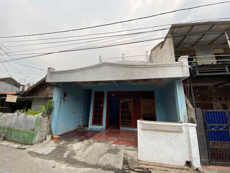 jual rumah lama 10 menit ke halim pk jaktim