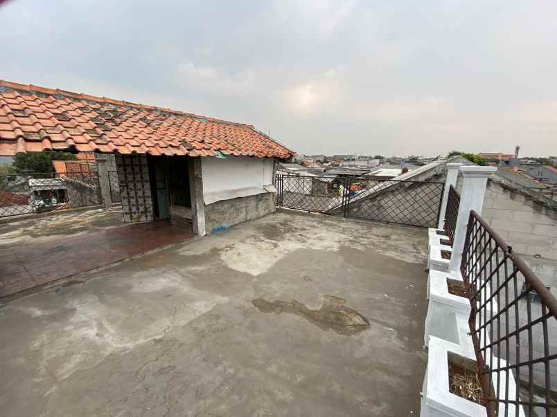 jual rumah lama 10 menit ke halim pk jaktim