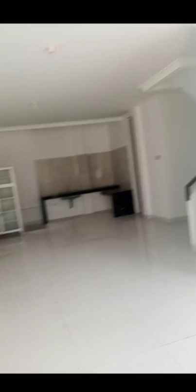 jual rumah selesai renov taman palem lestari jkt