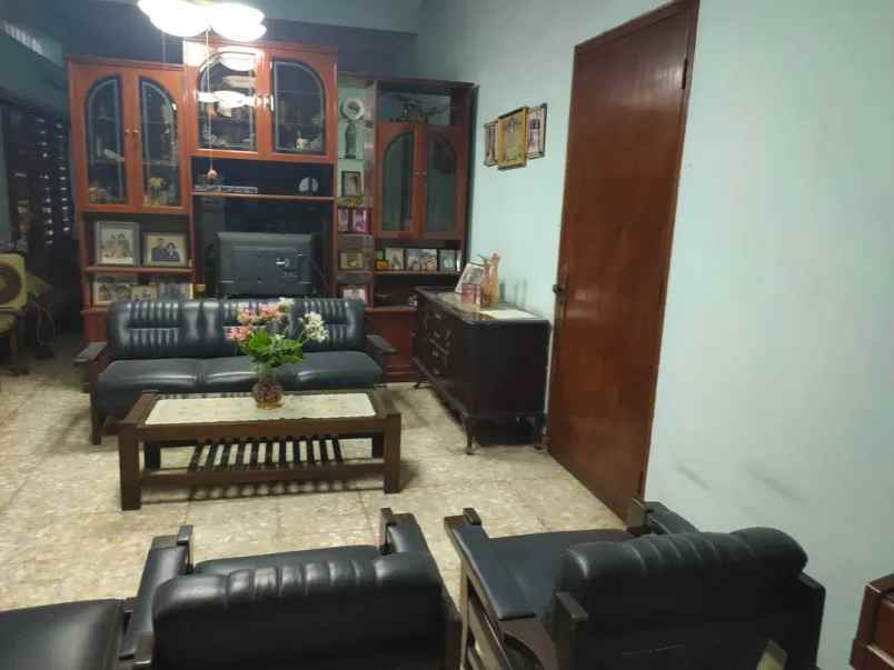 jual rumah tua strategis di panglima sudirman surabaya