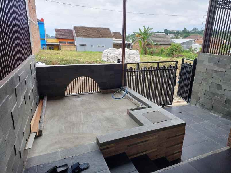 jual rumah villa dengan view pegunungan di kota malang