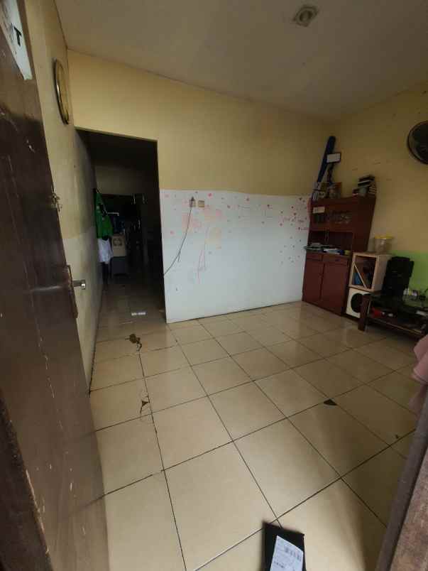 kontrakan 26 unit full isi di serua cputat