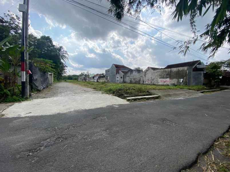 luas 142m2 dijual tanah perumahan jl kaliurang sleman