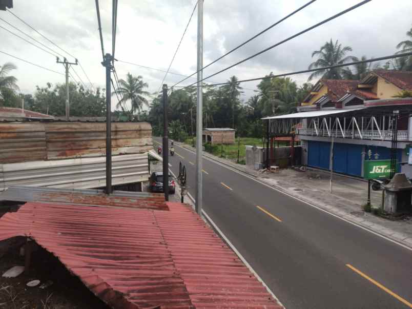 ruko siap huni di jalan raya borobudur magelang