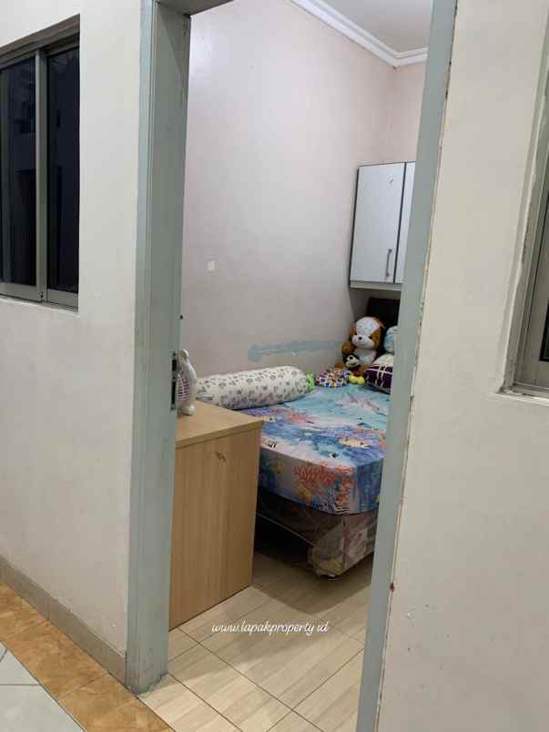 rumah 2 lantai dalam komplek poris paradise tangerang