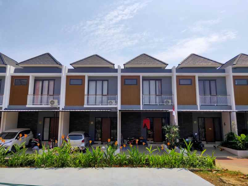 rumah 2 lantai dan murah