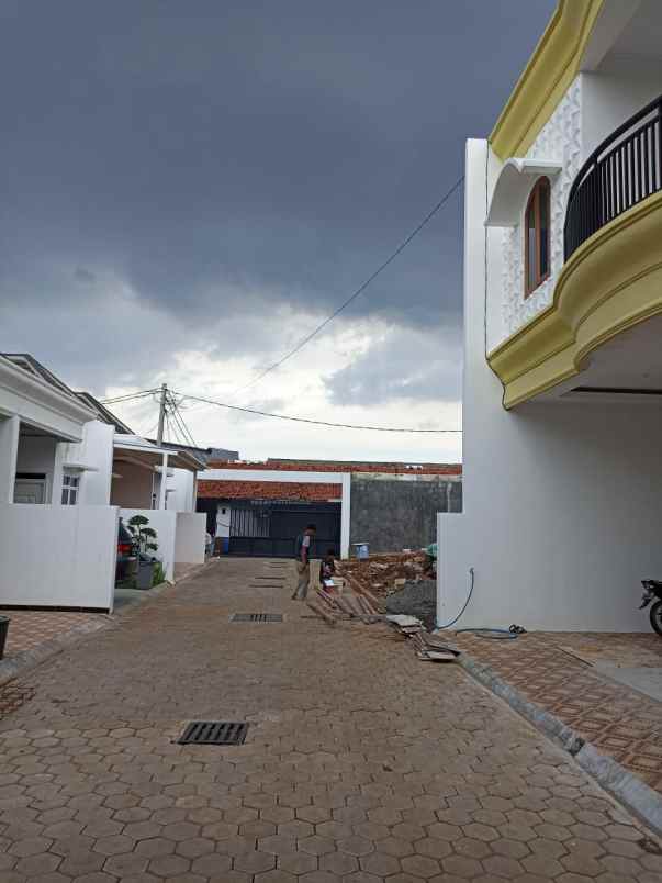 rumah 2 lantai di jatiwaringin pondok gede bekasi