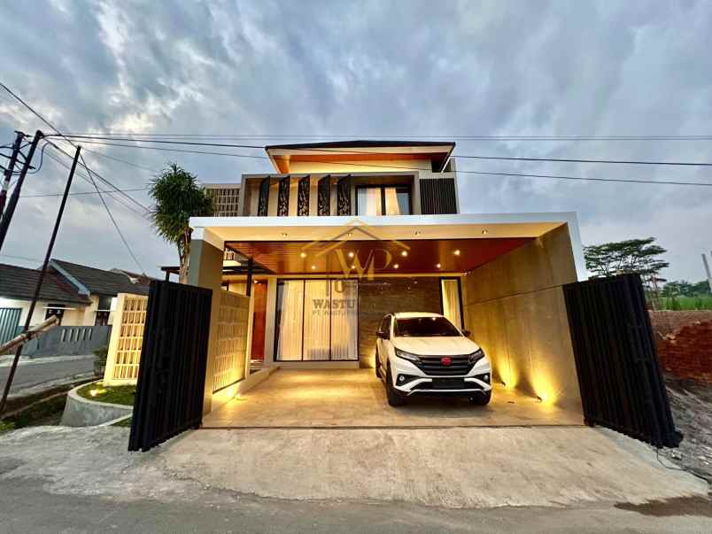 rumah 2 lantai full furnished di purwomartani kalasan