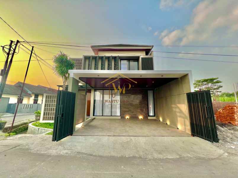 rumah 2 lantai full furnished di purwomartani kalasan