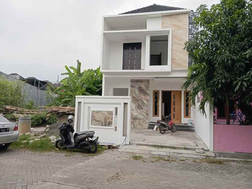 rumah 2 lantai murah di majapahit semarang