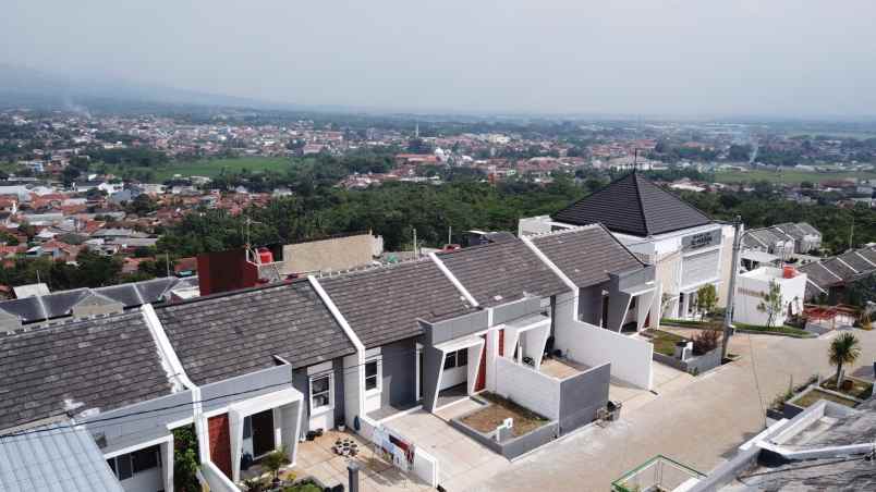 rumah 2 lantai view mewah bumi panenjoan cicalengka