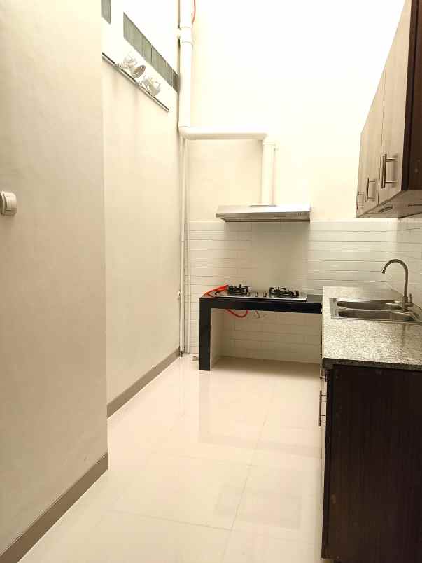 rumah 3lt 6x15 90m 3kt di pegangsaan dua kelapa gading