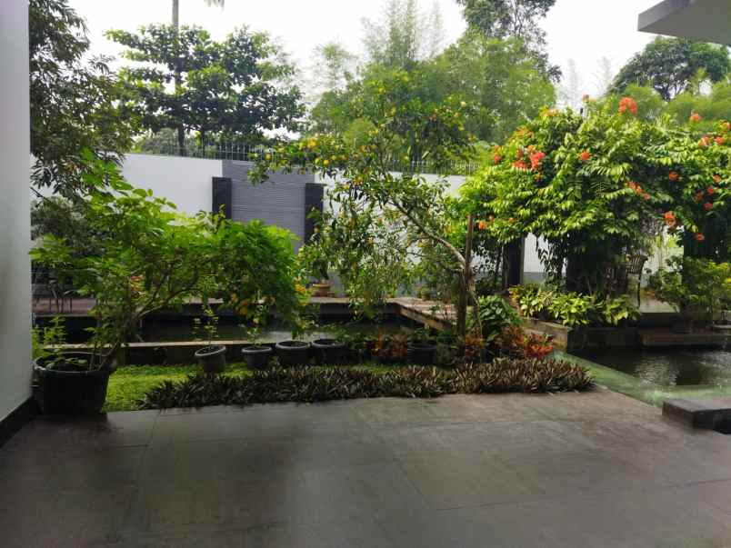 rumah asri di taman telaga golf bsd tangerang selatan