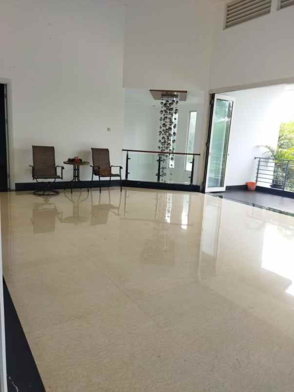 rumah asri di taman telaga golf bsd tangerang selatan