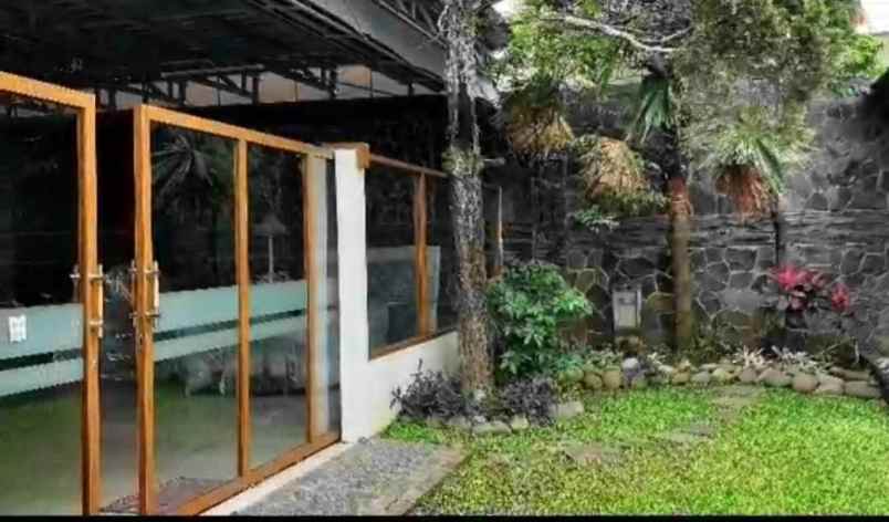 rumah asri tanah luas di arcamanik bandung