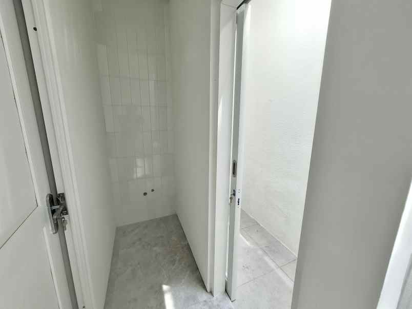 rumah baru 2 lantai di bernady land slawu jember