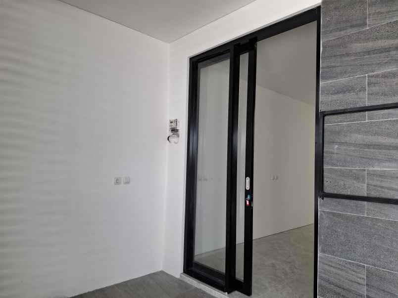 rumah baru 2 lantai di bernady land slawu jember