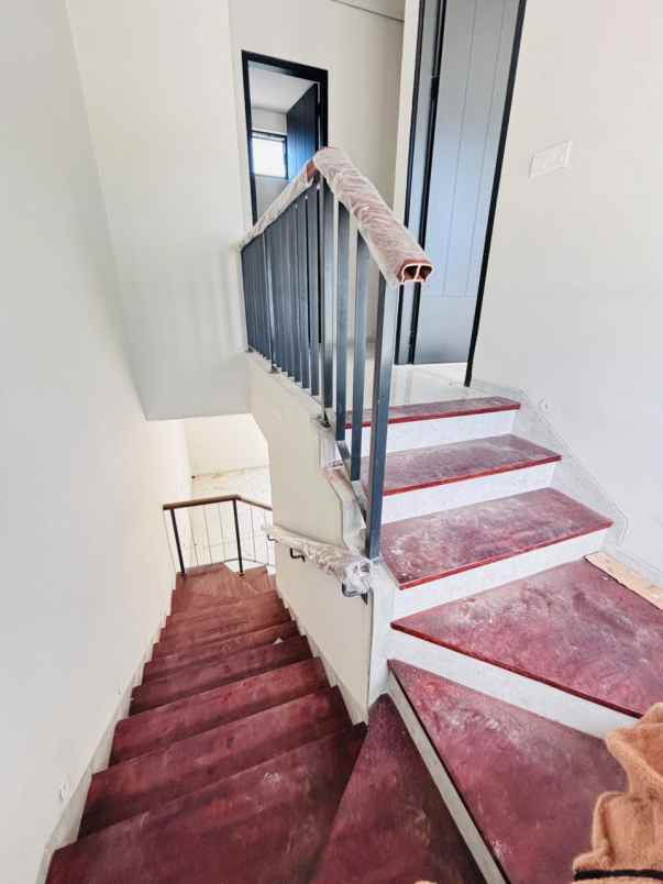 rumah baru cantik 2 lantai di sidoarum godean