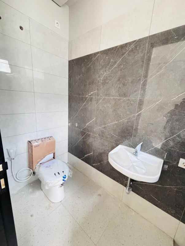 rumah baru cantik 2 lantai di sidoarum godean