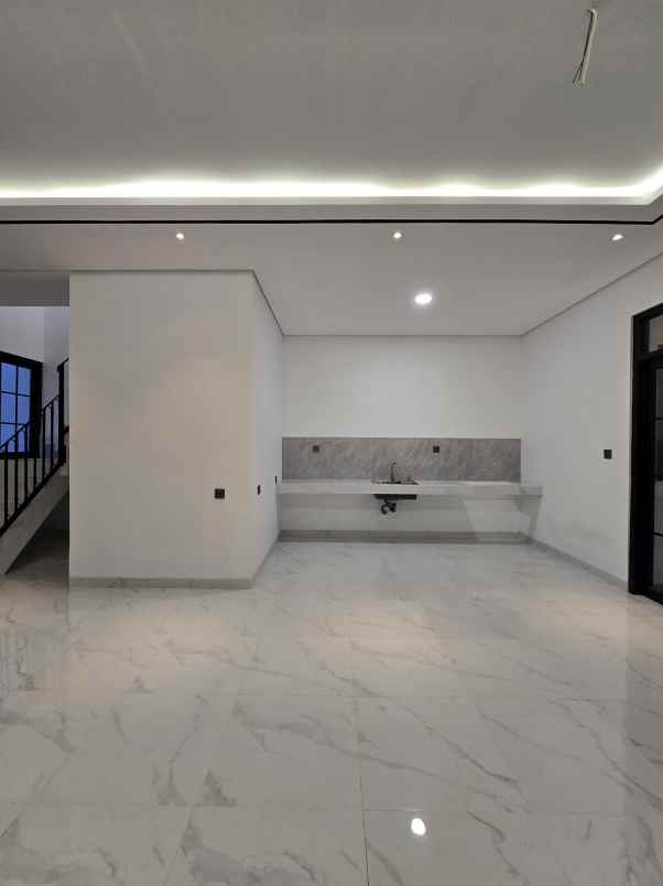 rumah baru dalam komplek di pondok bambu jaktim