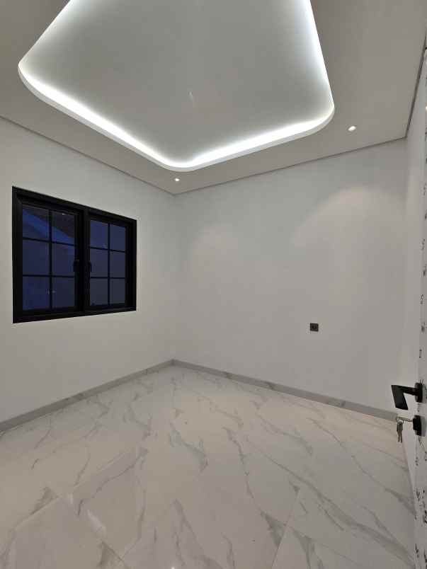 rumah baru dalam komplek di pondok bambu jaktim