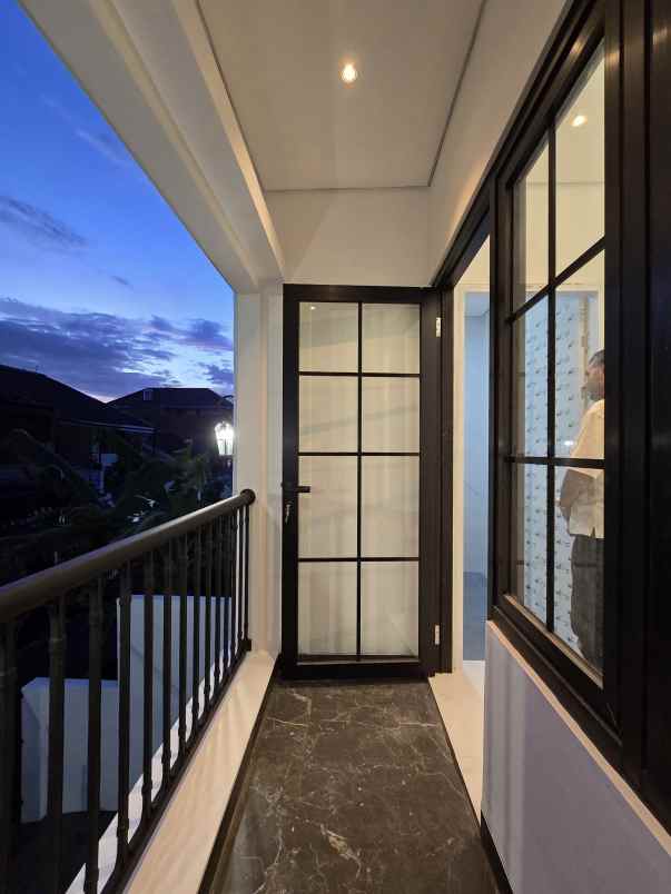 rumah baru dalam komplek di pondok bambu jaktim